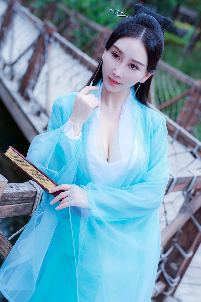 《古风女王邹晶晶真空上阵乳此动人》