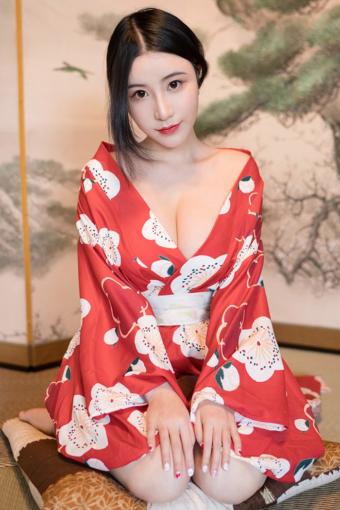 《寂寞少妇谢芷馨艳丽和服秀白嫩巨乳》